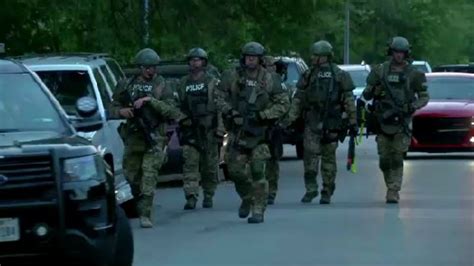 Suspect in custody after SWAT call in southeast Austin